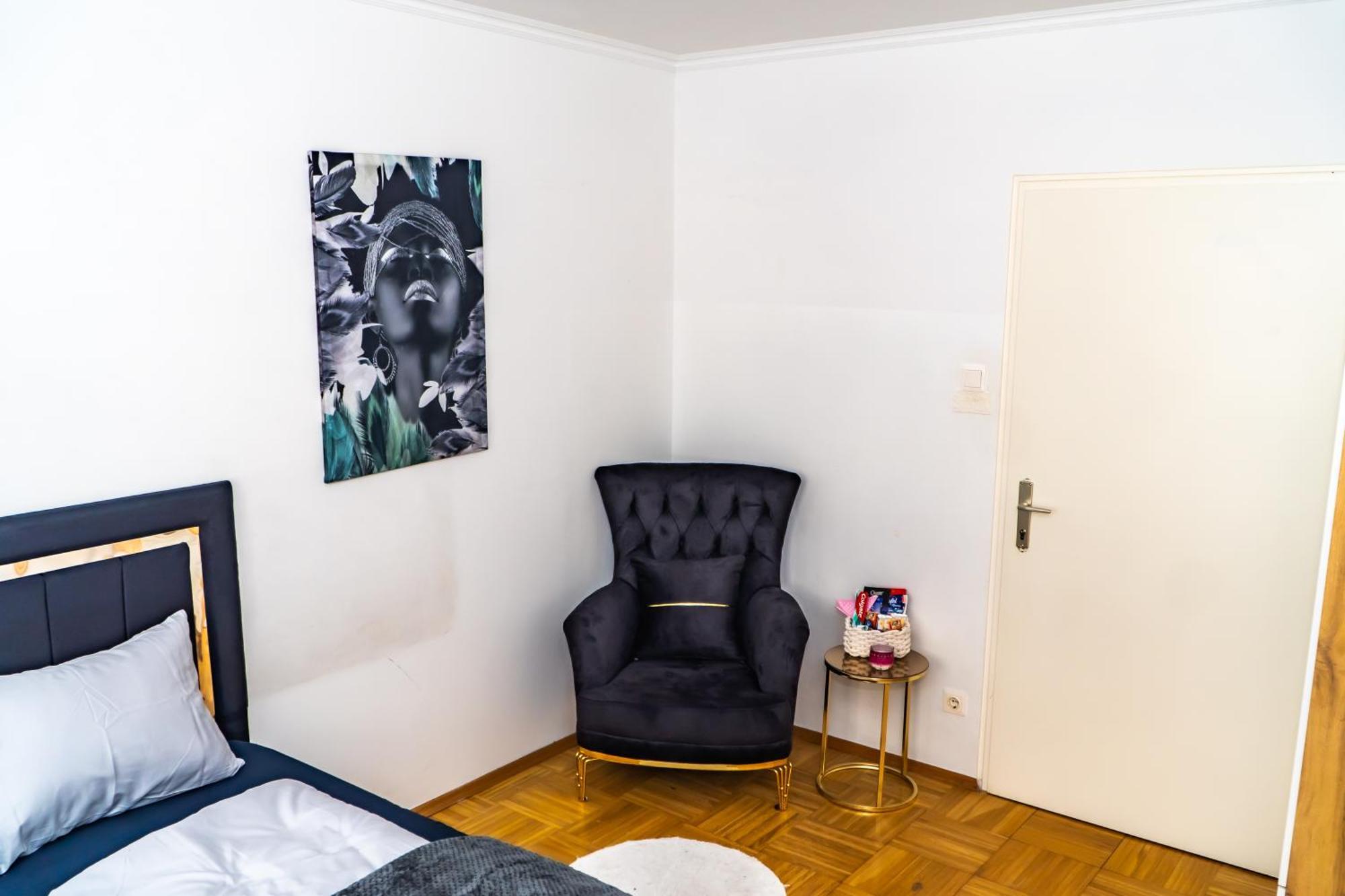 Spacious 5 Minutes To Wiener Stadthalle Apartment Wien