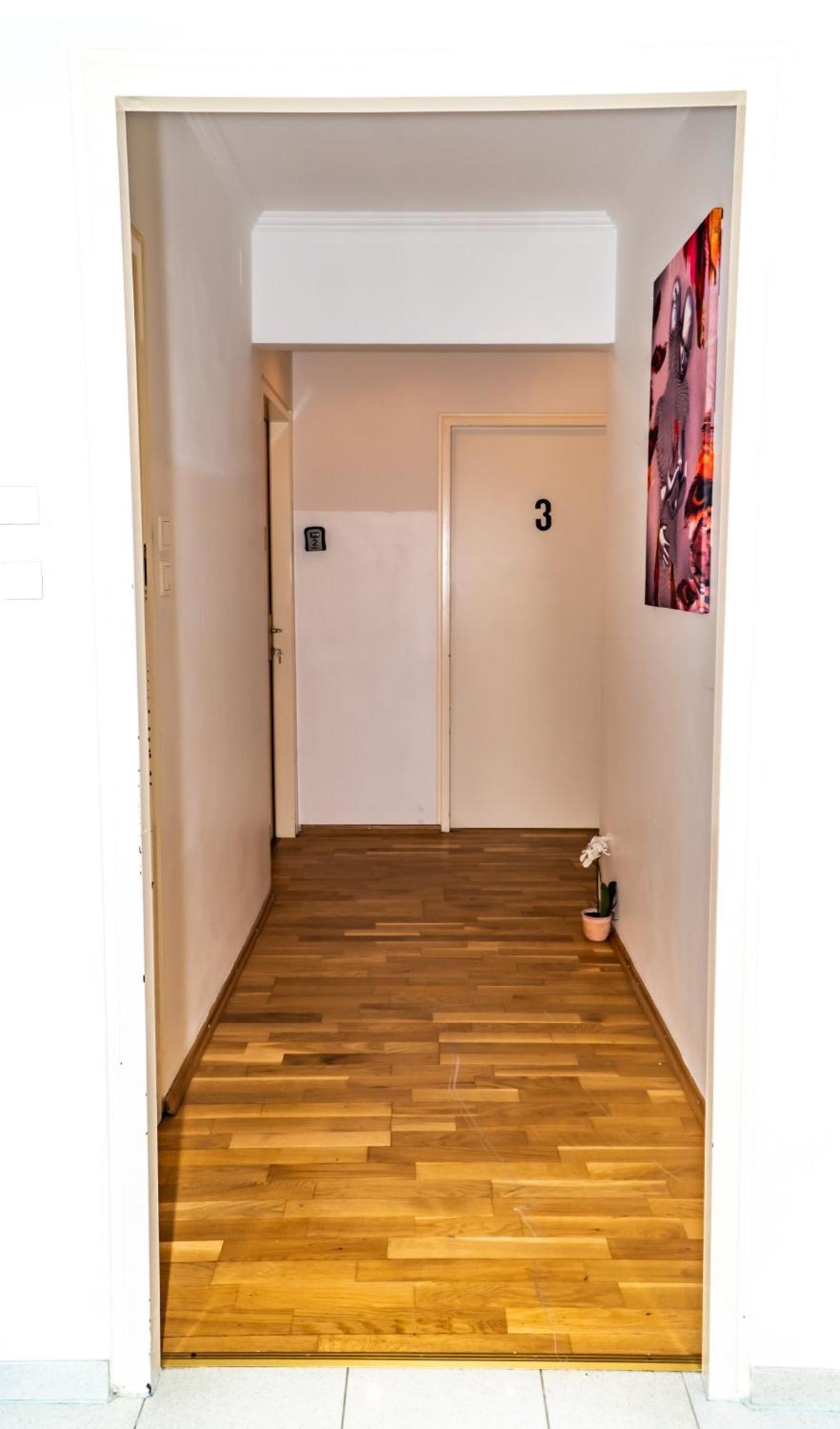Spacious 5 Minutes To Wiener Stadthalle *