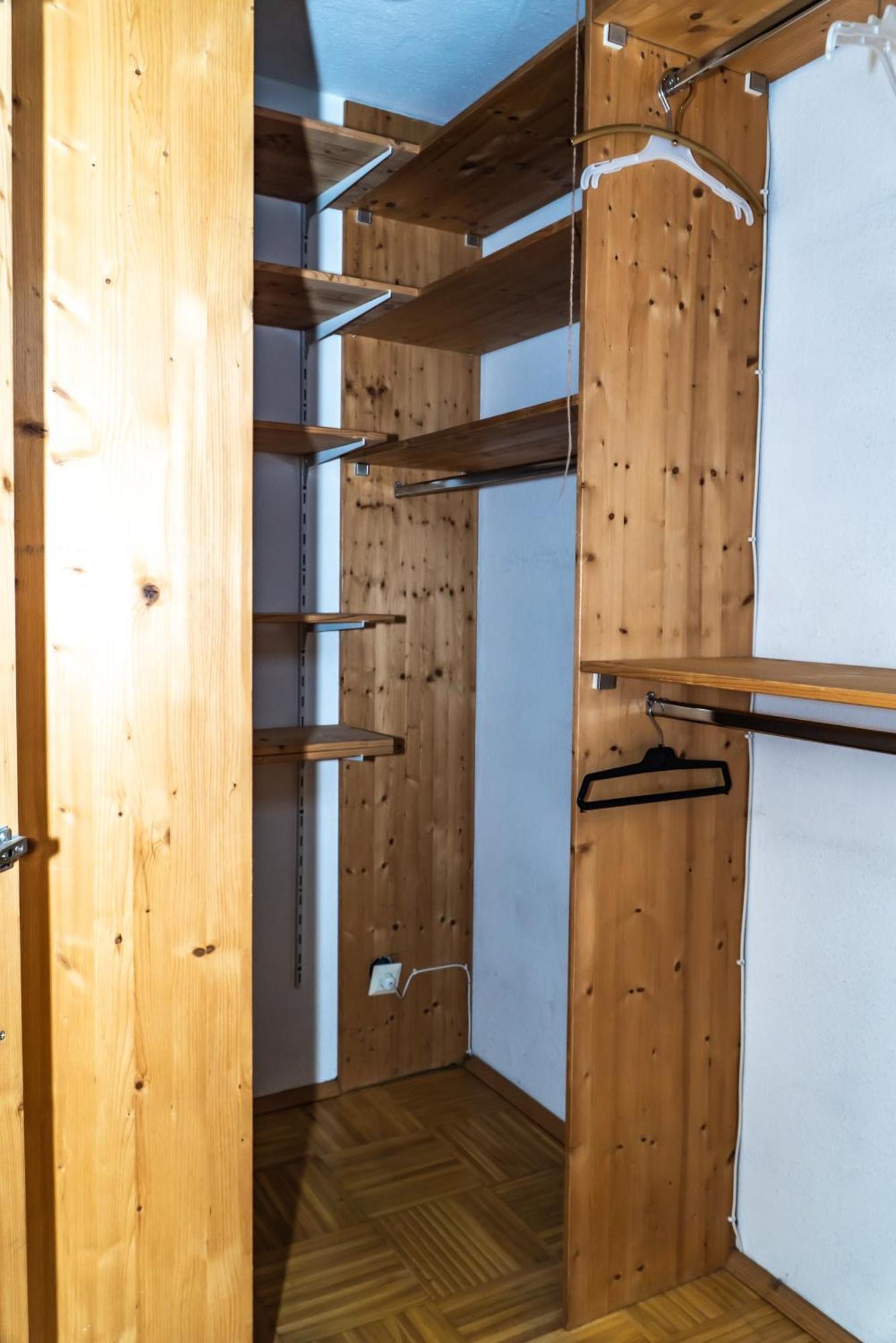 Spacious 5 Minutes To Wiener Stadthalle Apartment